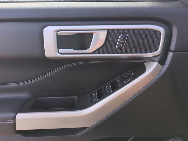 Photo of 2023 ICONIC SILVER METALLIC Ford Explorer