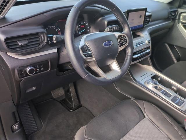 Photo of 2023 ICONIC SILVER METALLIC Ford Explorer