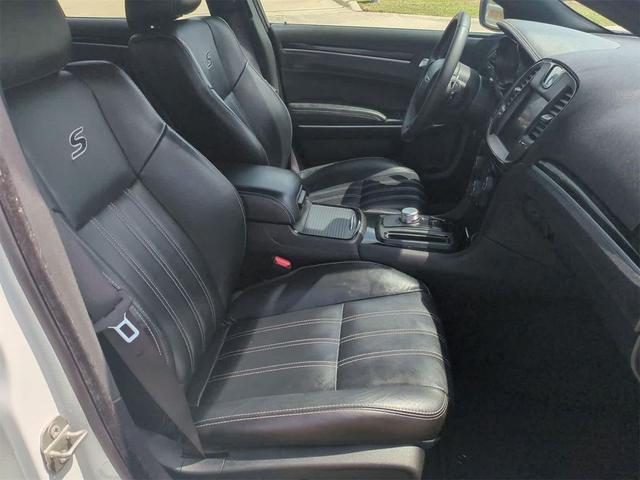 Photo of 2023 Bright White Clearcoat Chrysler 300