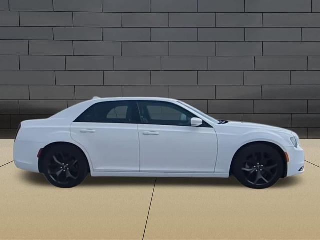Photo of 2023 Bright White Clearcoat Chrysler 300