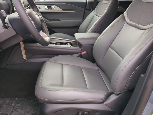 Photo of 2025 Vapor Blue Metallic Ford Explorer