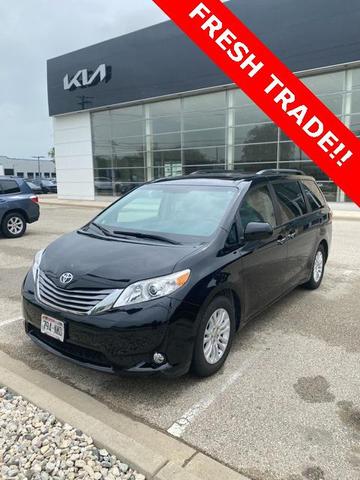 Photo of 2015 Black Toyota Sienna
