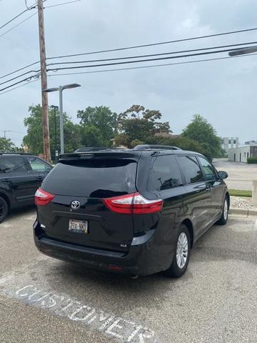 Photo of 2015 Black Toyota Sienna