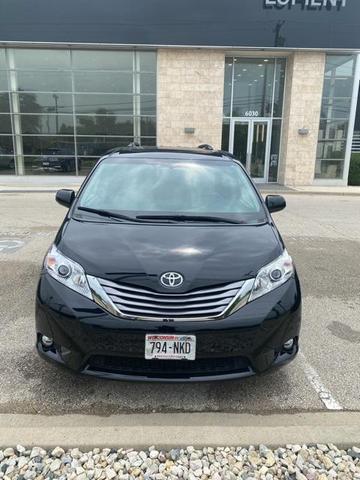 Photo of 2015 Black Toyota Sienna