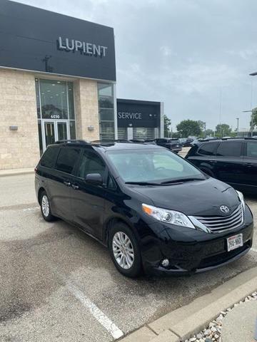 Photo of 2015 Black Toyota Sienna