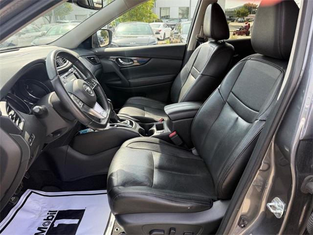 Photo of 2018 Gun Metallic Nissan Rogue