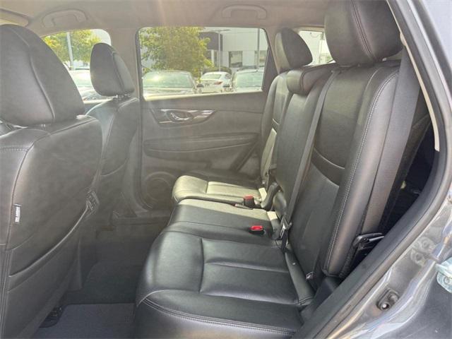 Photo of 2018 Gun Metallic Nissan Rogue