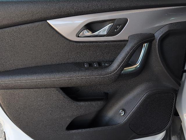Photo of 2025 Summit White Chevrolet Blazer
