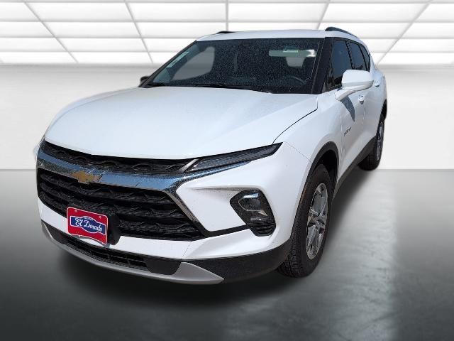 Photo of 2025 Summit White Chevrolet Blazer
