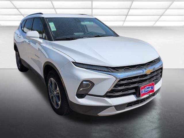 Photo of 2025 Summit White Chevrolet Blazer