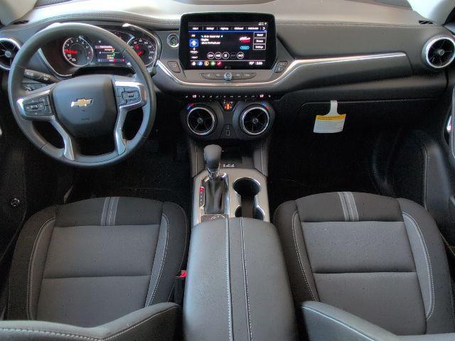 Photo of 2025 Summit White Chevrolet Blazer