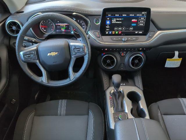 Photo of 2025 Summit White Chevrolet Blazer