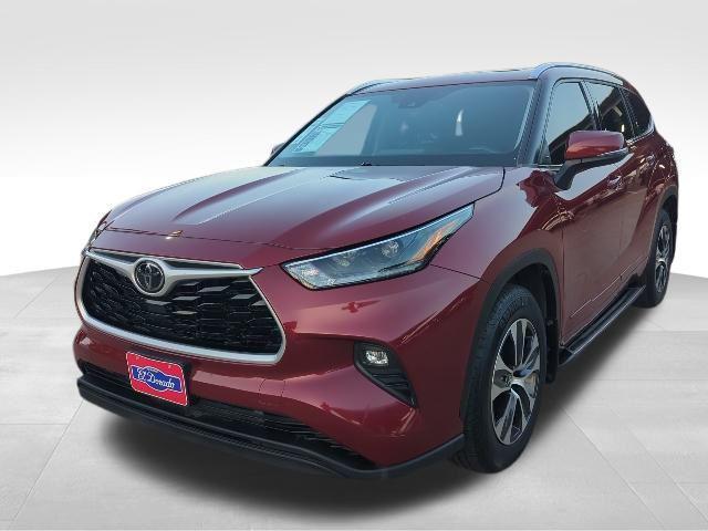 Photo of 2021 Ruby Flare Pearl Toyota Highlander