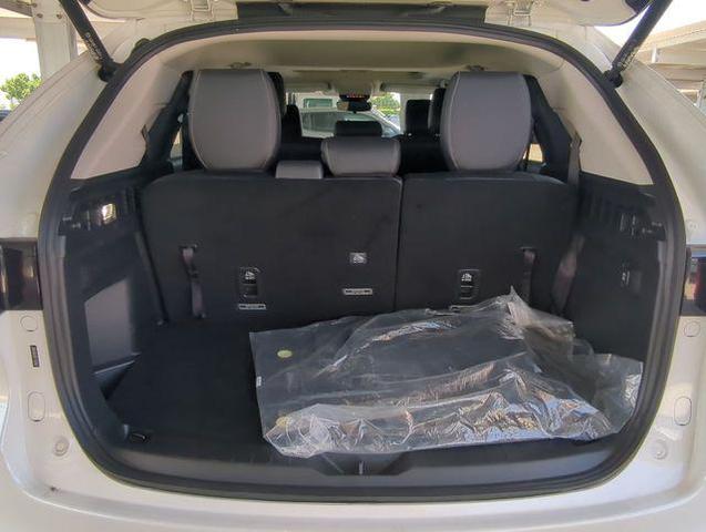 Photo of 2024 Rhodium White Premium Mazda CX-90 PHEV