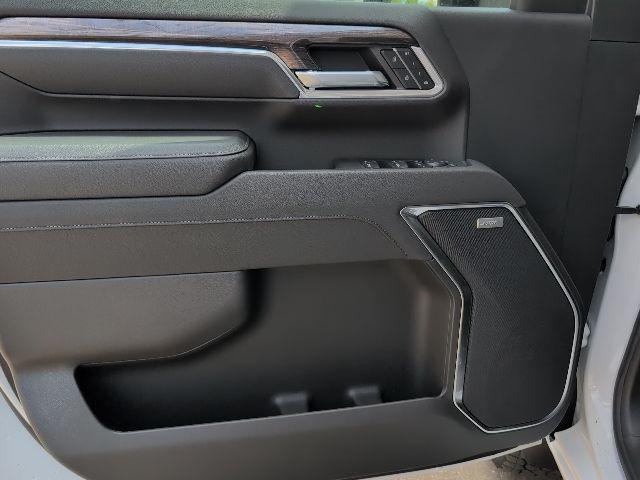 Photo of 2025 Summit White Chevrolet Silverado 2500