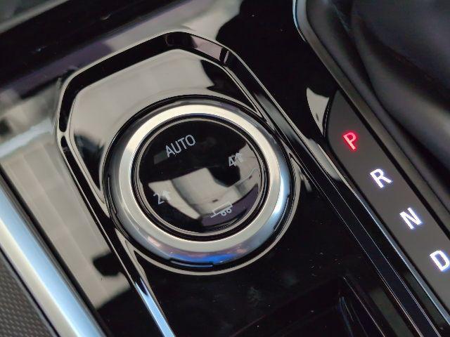 Photo of 2026 Summit White Chevrolet Colorado