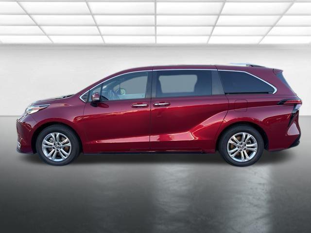 Photo of 2022 Ruby Flare Pearl Toyota Sienna