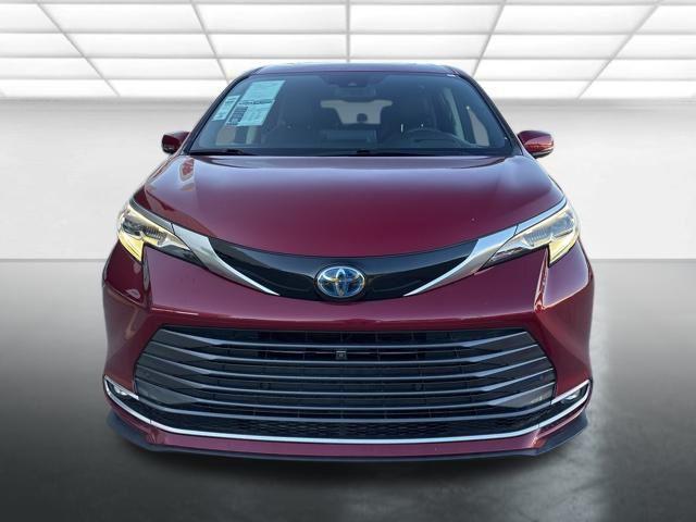 Photo of 2022 Ruby Flare Pearl Toyota Sienna
