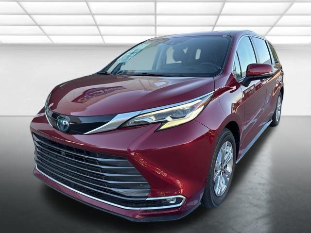 Photo of 2022 Ruby Flare Pearl Toyota Sienna