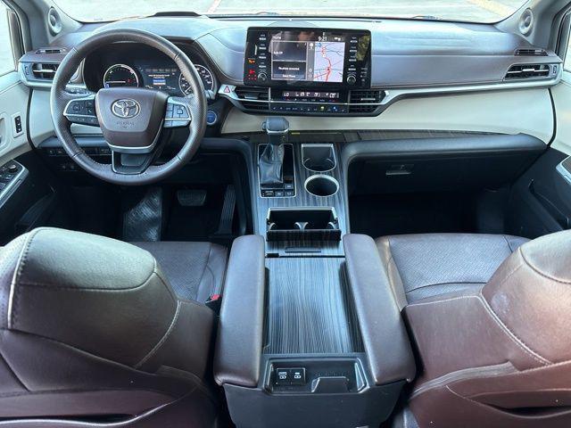 Photo of 2022 Ruby Flare Pearl Toyota Sienna