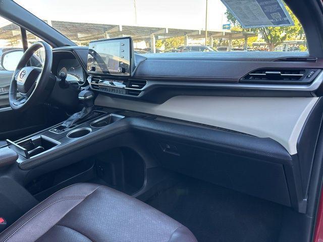 Photo of 2022 Ruby Flare Pearl Toyota Sienna