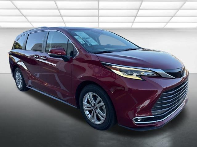Photo of 2022 Ruby Flare Pearl Toyota Sienna