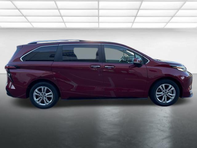Photo of 2022 Ruby Flare Pearl Toyota Sienna