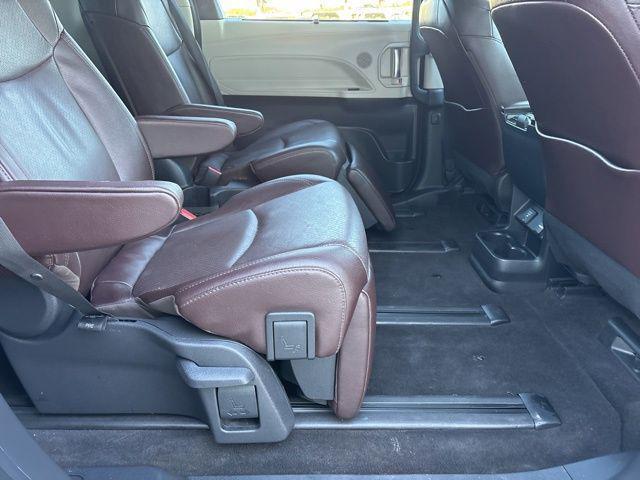 Photo of 2022 Ruby Flare Pearl Toyota Sienna