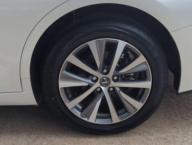 Photo of 2020 Ultra White Lexus ES 350