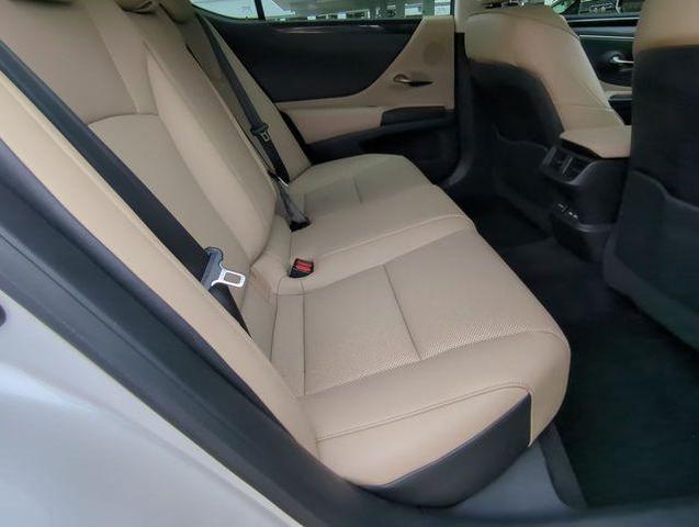 Photo of 2020 Ultra White Lexus ES 350
