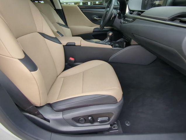 Photo of 2020 Ultra White Lexus ES 350