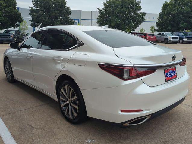 Photo of 2020 Ultra White Lexus ES 350
