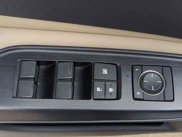 Photo of 2020 Ultra White Lexus ES 350