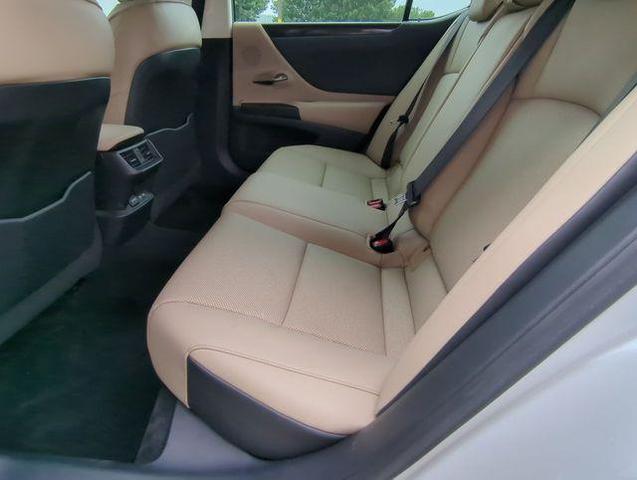 Photo of 2020 Ultra White Lexus ES 350