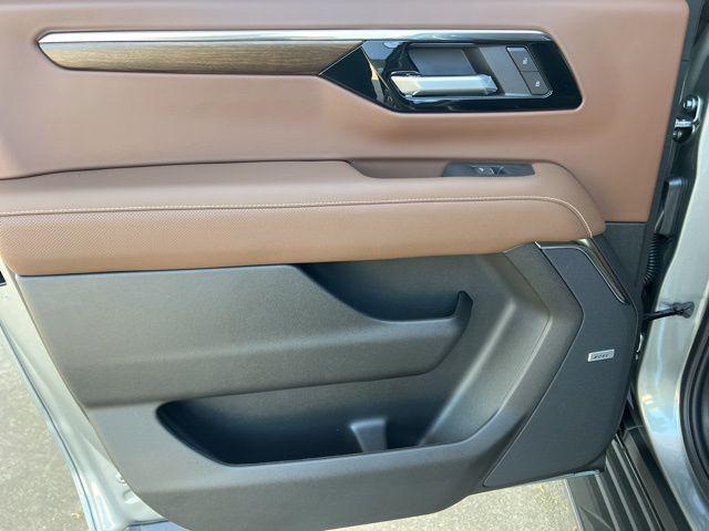 Photo of 2025 Sterling Gray Metallic Chevrolet Suburban