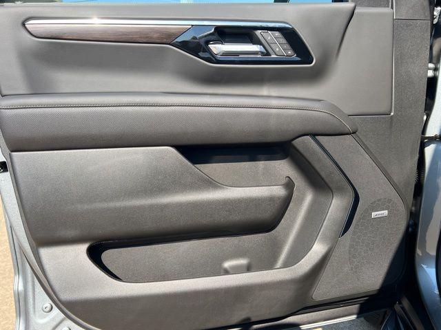 Photo of 2025 Sterling Gray Metallic Chevrolet Suburban