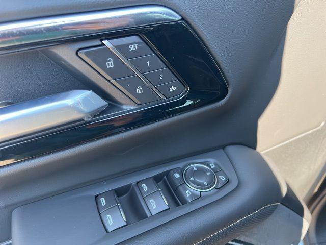 Photo of 2025 Sterling Gray Metallic Chevrolet Suburban
