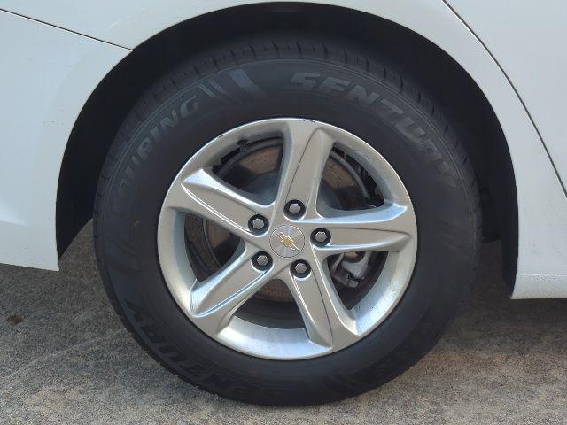 Photo of 2022 Summit White Chevrolet Malibu
