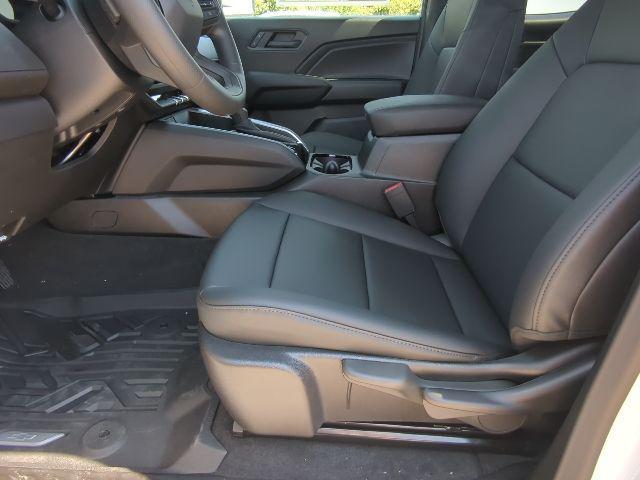 Photo of 2026 Summit White Chevrolet Colorado