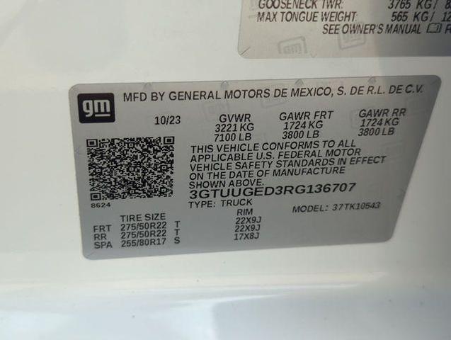 Photo of 2024 Summit White GMC Sierra 1500
