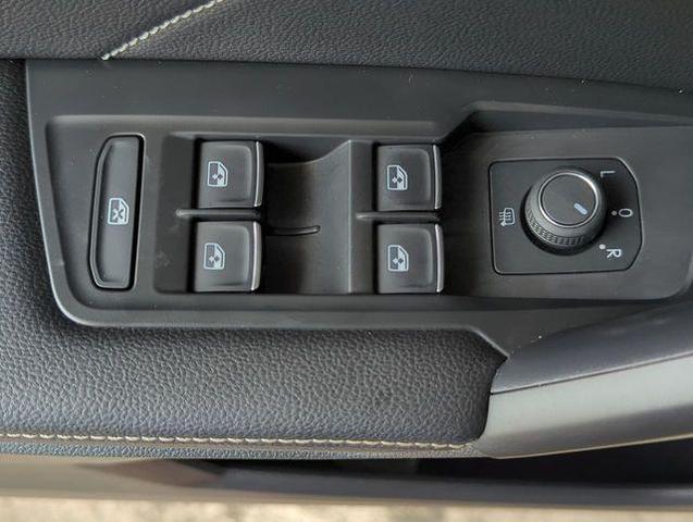 Photo of 2022 Platinum Gray Metallic Volkswagen Tiguan