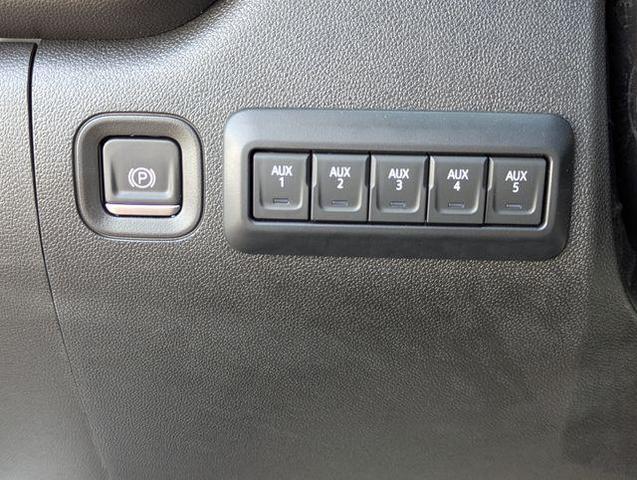Photo of 2025 Summit White Chevrolet Silverado 2500