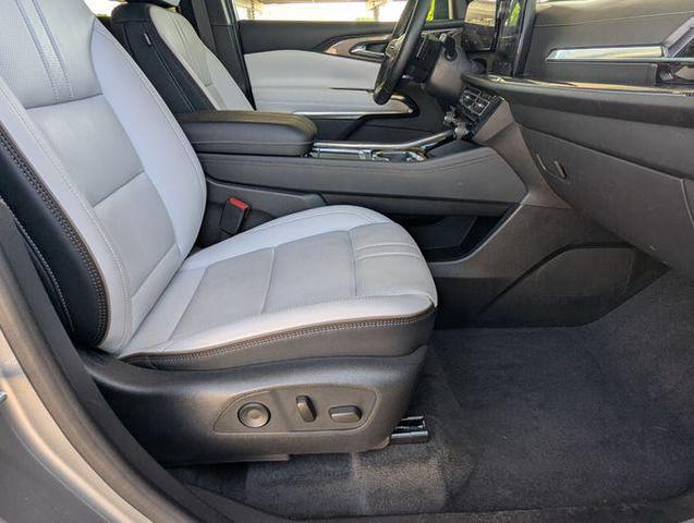 Photo of 2024 Sterling Gray Metallic Chevrolet Traverse
