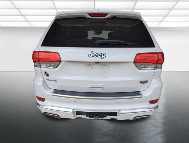 Photo of 2017 Bright White Clearcoat Jeep Grand Cherokee
