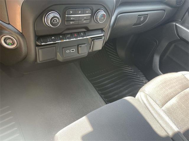 Photo of 2022 Black Chevrolet Silverado 1500