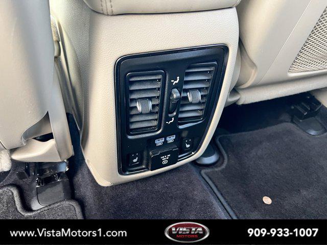 Photo of 2016 Bright White Clearcoat Jeep Grand Cherokee