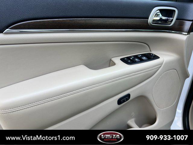 Photo of 2016 Bright White Clearcoat Jeep Grand Cherokee