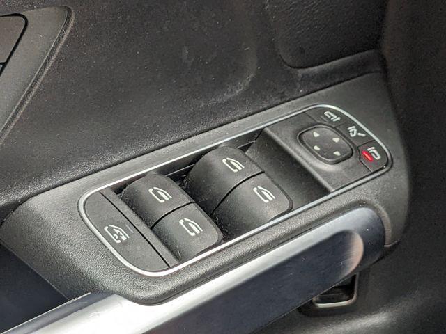 Photo of 2023 Galaxy Blue Metallic Mercedes-Benz GLB 250