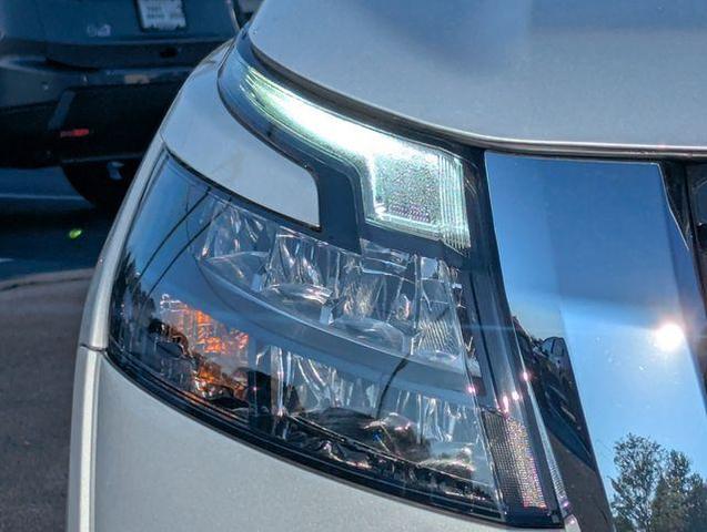 Photo of 2025 Brilliant Silver Metallic Nissan Pathfinder