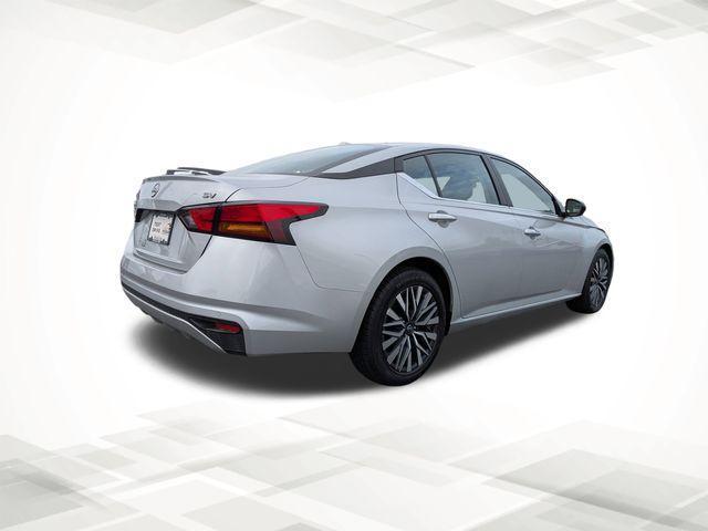 Photo of 2024 Brilliant Silver Metallic Nissan Altima